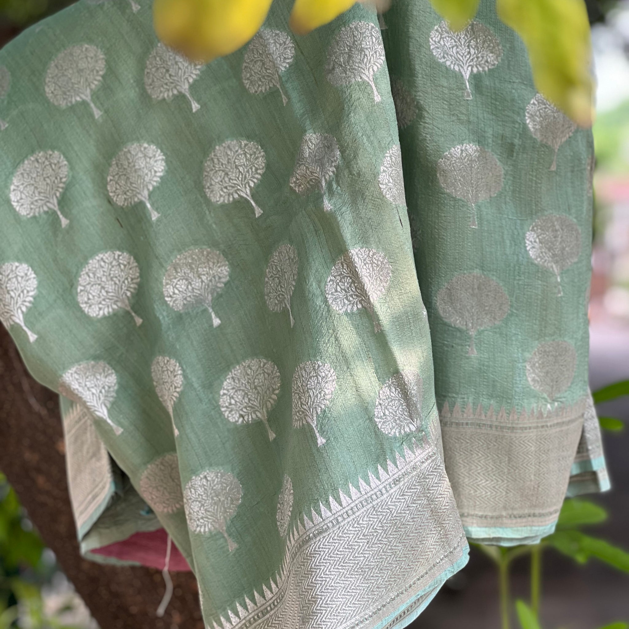 PURE BANARASI TUSSAR SILK SAREE - silver zari butta jaal