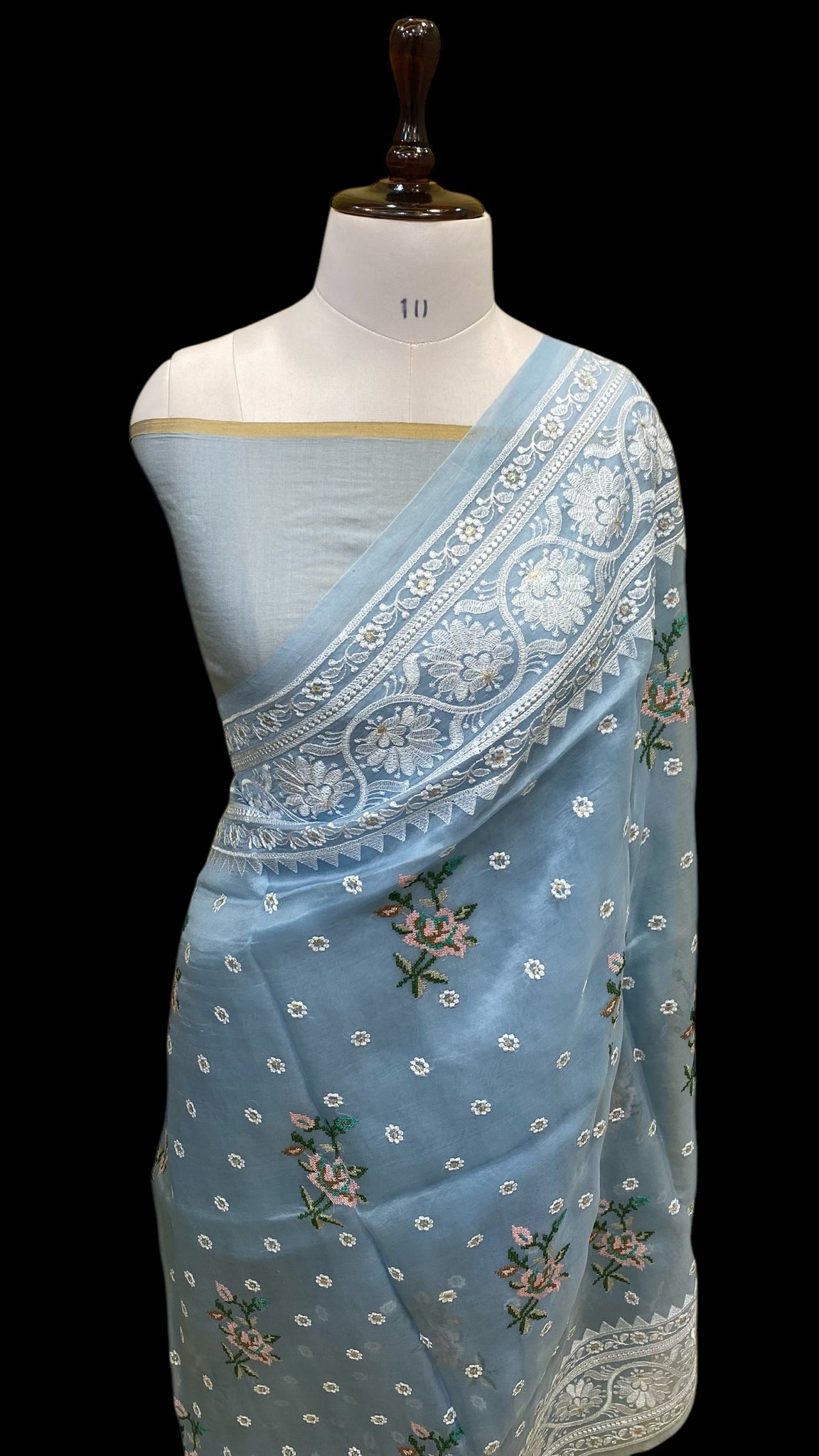 PURE KORA CHIKANKAARI HANDLOOM BANARASI SAREE