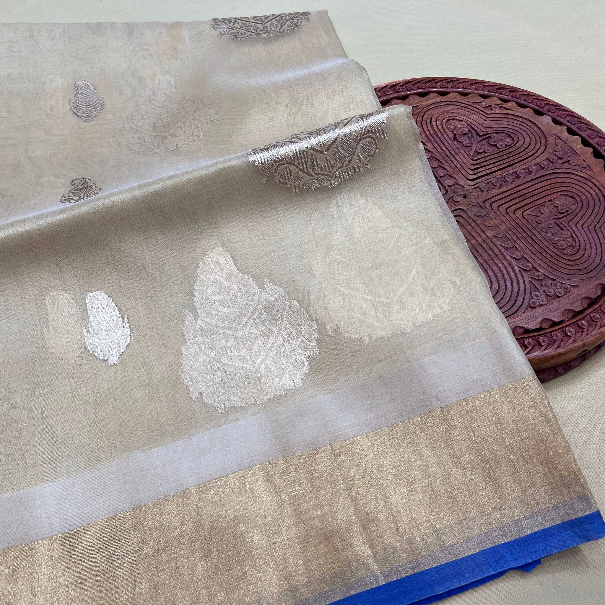 PURE BANARASI HANDWOVEN ORGANZA SILK SAREE - KADHUA MOTIF