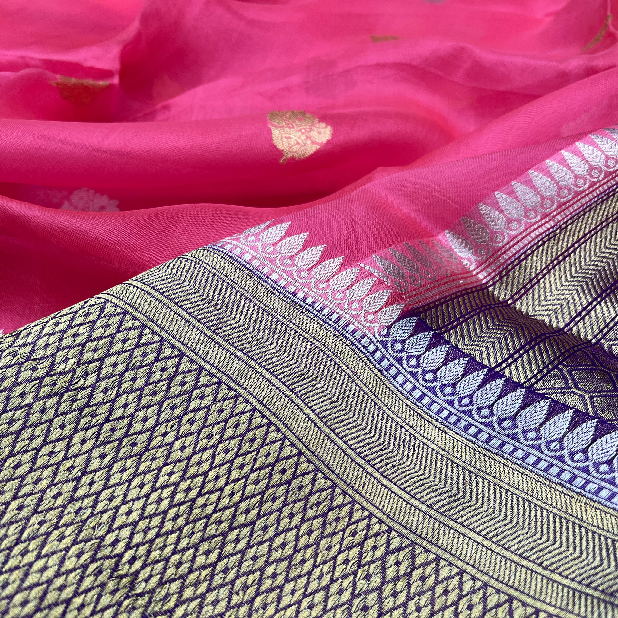 PURE BANARASI HANDWOVEN ORGANZA SILK SAREE - KADHUA MOTIF WEAVE