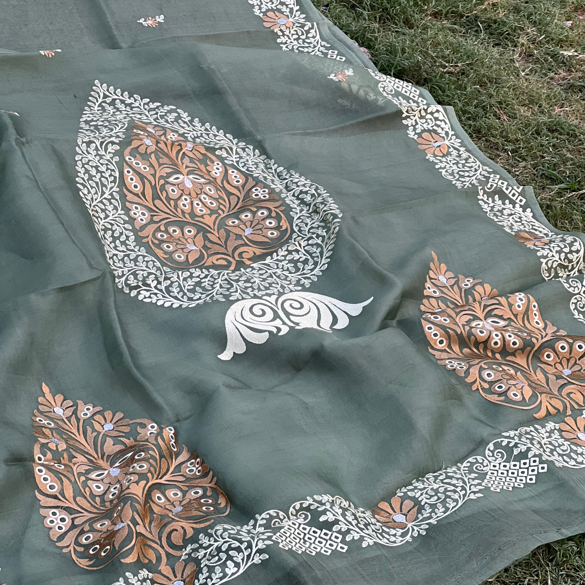 PURE BANARASI ORGANZA SILK CHIKANKARI SAREE